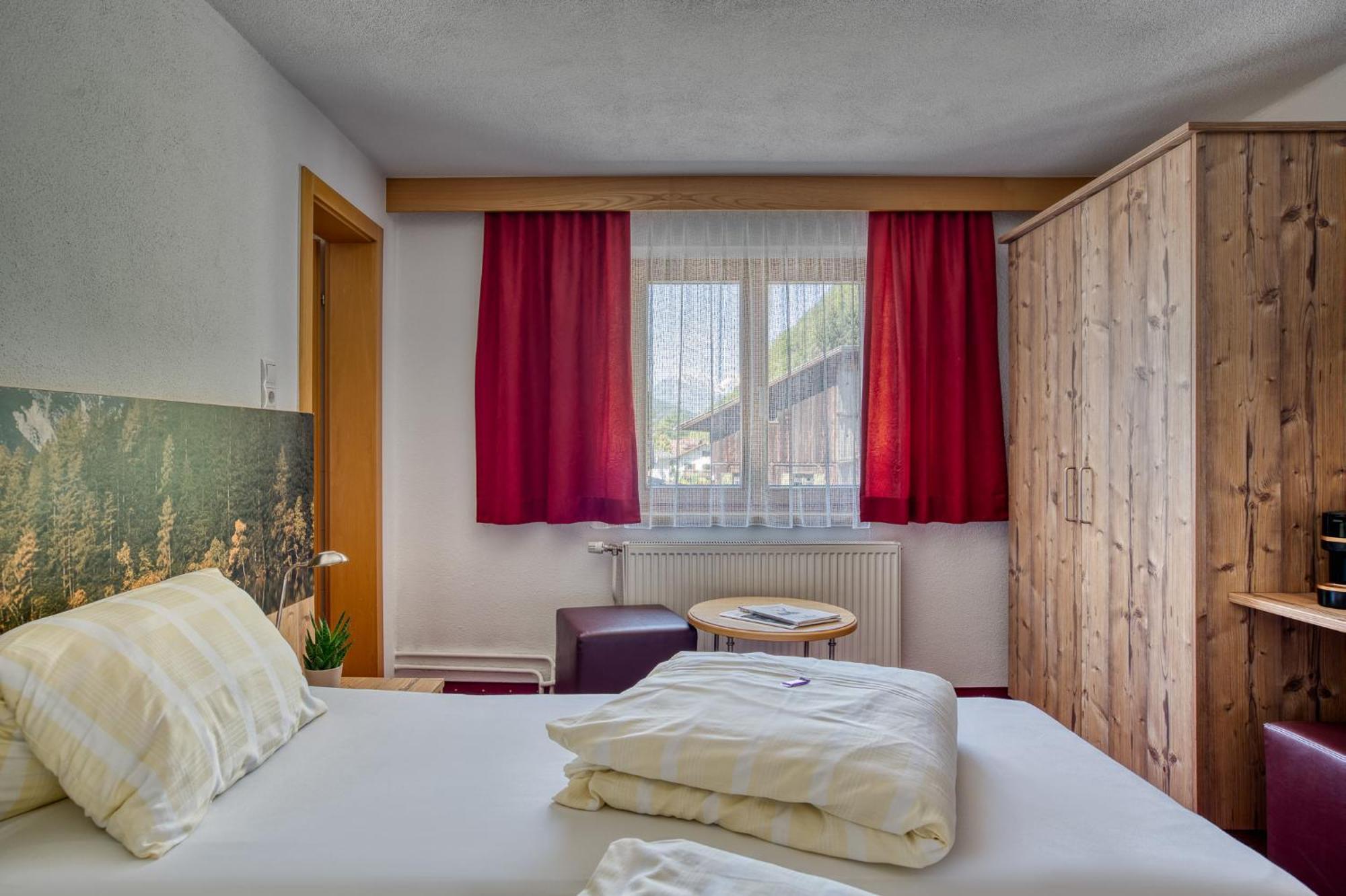 Hotel Jaegerhof Oetz Pokoj fotografie