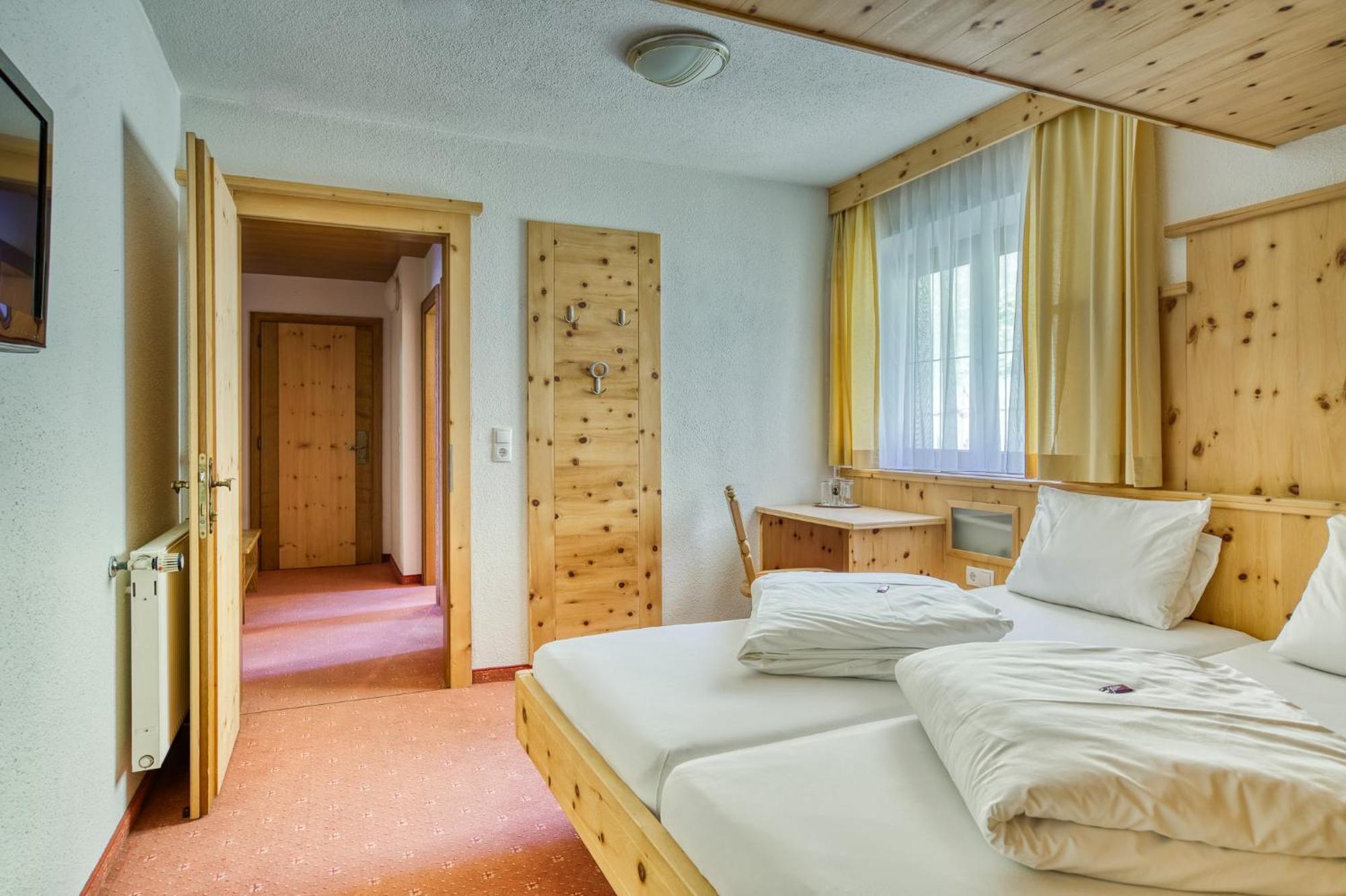 Hotel Jaegerhof Oetz Pokoj fotografie